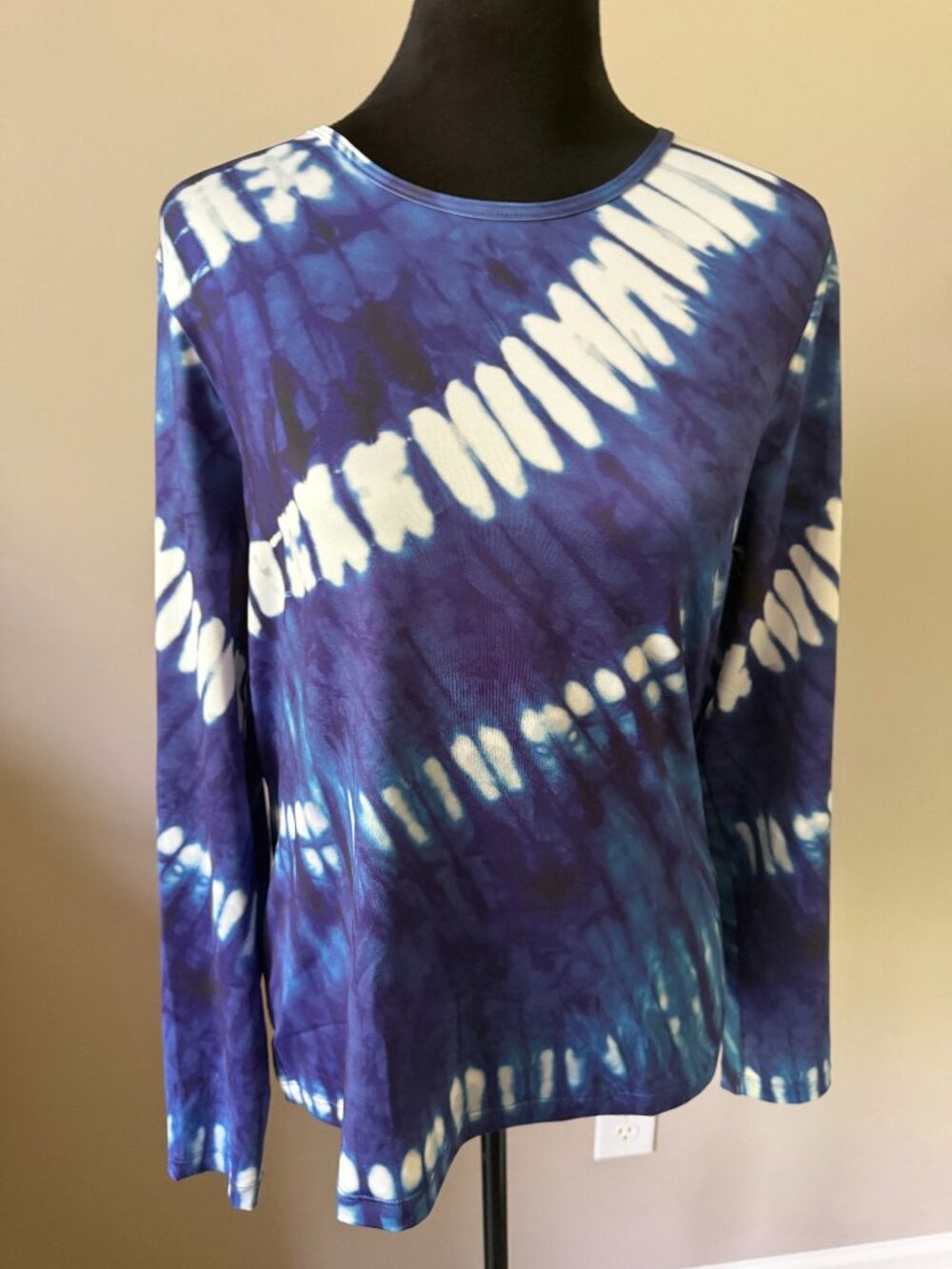 Tie-Dye Long Sleeve Women's Top in Blue and White